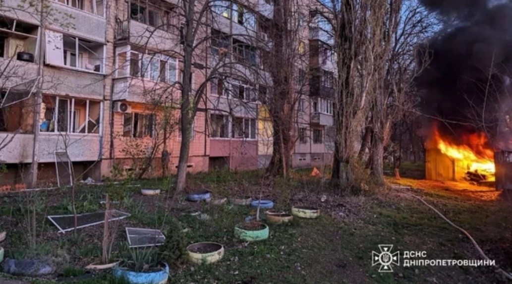 У Кривому Розі російський дрон влучив у багатоповерхівку, серед п’ятьох постраждалих двоє дітей 